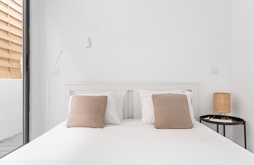 Alcantara Apartment | ALTIDO Modern 3-BR Flat in Alcantara, Lisbon