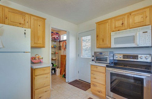 Long Valley Junction Cabin | Alton Cabin w/Deck ~ 2 Mi to Dixie Nat'l Forest!
