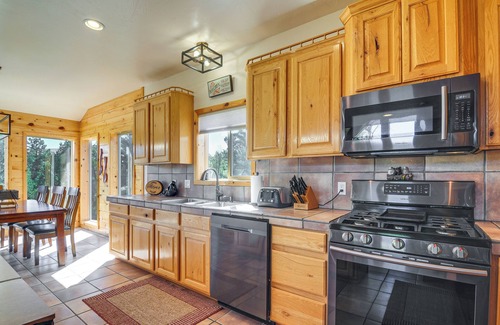 Long Valley Junction Cabin | Alton Cabin w/Wraparound Deck, Forest Views