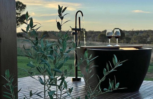 Goldfields Cabin | Alum Rock Hideaway, Alum Rock Hideaway | Stanthorpe