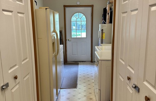 Accident House | Alvie House: 5 min from Wisp&DCL, Outdoor Fire Pit, Fireplaces, Country Kitchen