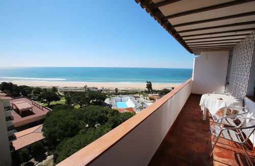 Torralta Apartment | Alvor Torralta; Apart. 3-bedr. apartment 2 min. walk from the beach; 10th floor; sea and mountain views