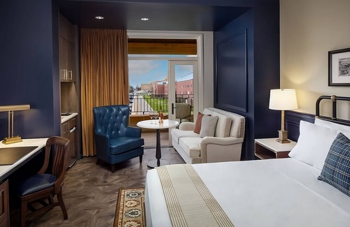 Fitzsimons Hotel | Always a Great Idea To Unwind! Near The Shops at Northfield Stapleton