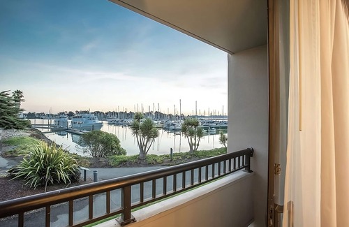 Berkeley Hotel | Always a Great Idea To Unwind! Balcony, Pets Allowed, Near César Chávez Park