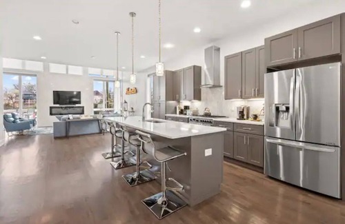 Eighth Avenue House | Always A Guest Favorite! Luxury 3 Level Home+ HUGE Rooftop Deck w/TV, fireplace!