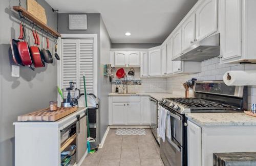 Belle Haven House | ALX Cape Cod 3-BR Near Old Town & Mount Vernon