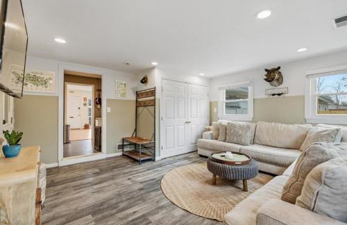 Belle Haven House | ALX Cape Cod 3-BR Near Old Town & Mount Vernon