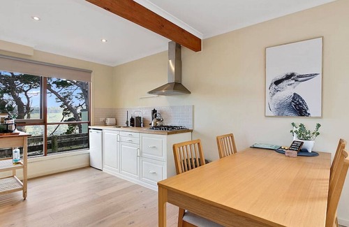 Apollo Bay Apartment | ALYESKA ORGANIC FARM STUDIO - couples retreat