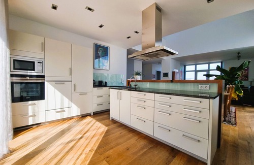 Leonding Villa | Am Weinberg, 5min Linz Zentrum, 4 Schlafzimmer, Arbeitszimmer, Pool, Sauna