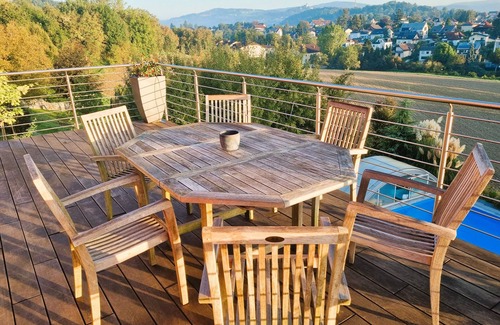 Leonding Villa | Am Weinberg, 5min Linz Zentrum, 4 Schlafzimmer, Arbeitszimmer, Pool, Sauna