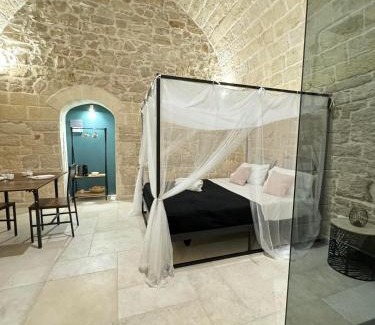 Corato Bed & Breakfast | Amalè Suite 25 Medioevo Design