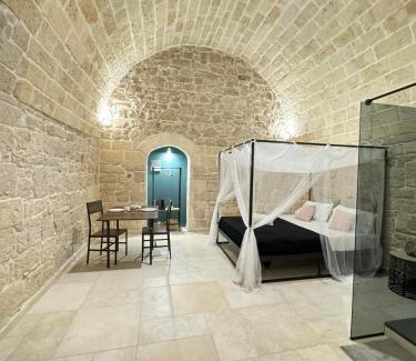 Corato Bed & Breakfast | Amalè Suite 25 Medioevo Design