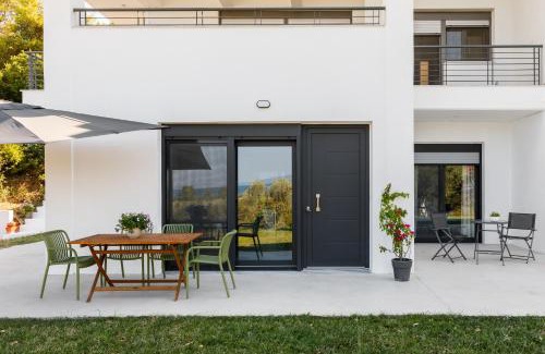 Agios Nikolaos Apartment | Amalfi by halu!, Apartment with private garden