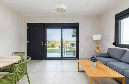 Agios Nikolaos Apartment | Amalfi by halu!, Apartment with private garden