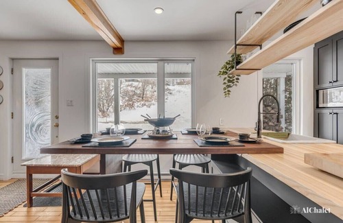Saint-Joachim Ski Chalet | Amanayé | Wooded Nest | Spa & Wood-Burning Fireplace