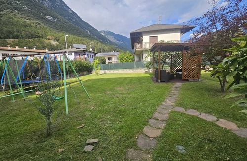 Sarche Apartment | Amanda Deluxe 3-Bedroom Apartment with A/C and Mountain View