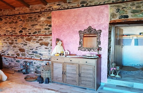Skotina Villa | Amaryllis Guest House in Villa Anazia