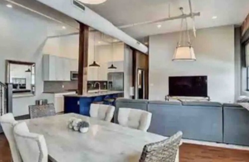 Near Eastside Condo | Amazed three bedroom condo downtown