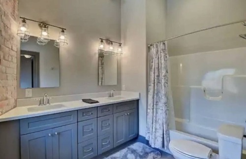 Near Eastside Condo | Amazed three bedroom condo downtown