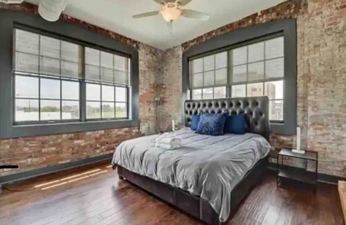Near Eastside Condo | Amazed three bedroom condo downtown