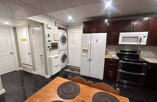 Salt Lake City Condo | Amazing, 1 1-bedroom condo close to the Airport, Downtown, and freeway access.