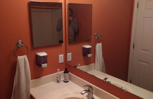 Northside Villa | Amazing 1-bedroom villa in Jacksonville with WiFi, working desk and AC