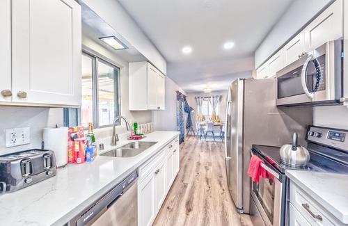 Winchester House | Amazing 1 story Villa 3min to Convention center 5 min to the strip large pool