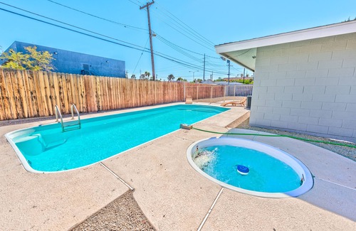 Winchester House | Amazing 1 story Villa 3min to Convention center 5 min to the strip large pool