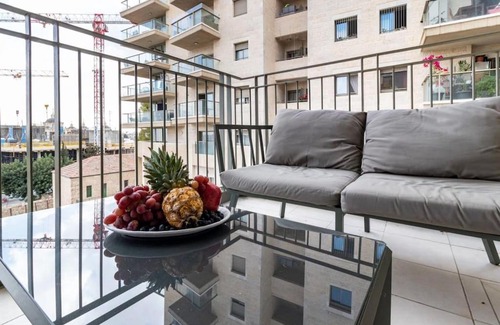 Jerusalem City Centre Apartment | Amazing 2 bdm apt, Haneviim Gorgeous view of Har Habayit