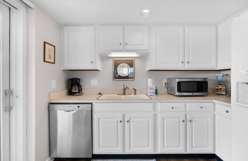 Georgetown County Condo | Amazing 2 Bdrm Oceanview 4th Flr