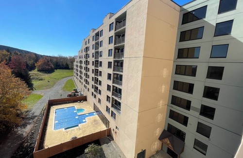 Snowshoe Condo | Amazing 2 Bed/2 Bath Ski-In & Ski-Out with Night Skiing. Sleeps 7 comfortably