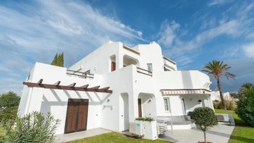 Alpouvar Apartment | Amazing 2-Bedroom Appartment with big terrace!