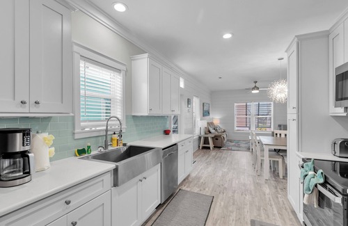 Seabreeze Trailer Park House | Amazing 2 bedroom waterfront home in a resort!