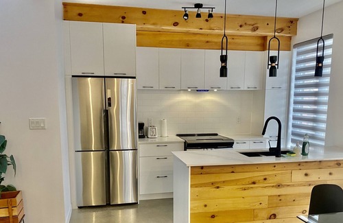 LaSalle Apartment | Amazing 2 bedrooms - 20 minutes from airport