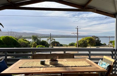 Louth Bay House | Amazing 2 level house less than 2 minutes walk to the beach.