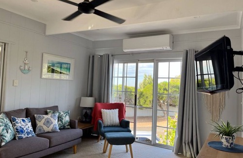 Louth Bay House | Amazing 2 level house less than 2 minutes walk to the beach.