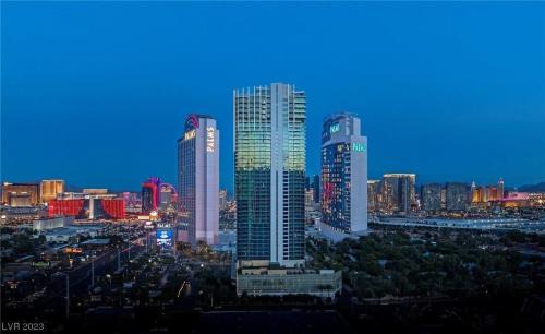 Las Vegas Apartment | Amazing 23rd FL Studio Balcony Access 23307