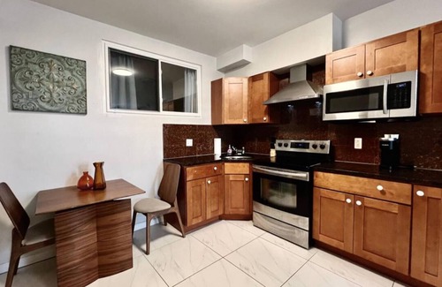 Chinatown Apartment | Amazing 2Bd Apt with Prime Location! Steps from the Convention center