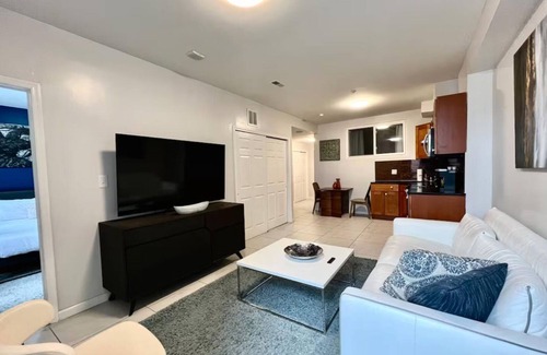 Chinatown Apartment | Amazing 2Bd Apt with Prime Location! Steps from the Convention center