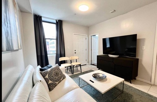 Chinatown Apartment | Amazing 2Bd Apt with Prime Location! Steps from the Convention center