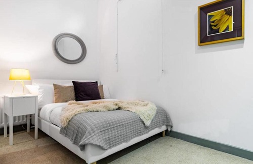 Surrey Docks Apartment | Amazing 2bed 2bath converted warehouse onThames