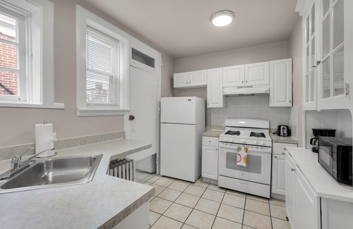 Spruce Hill Apartment | Amazing 2BR by Upenn/Drexel