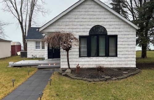 Belle River House | Amazing 3 bedroom on Lake St.Clair all amenities Lakeview Dr. Belle River