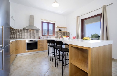 Trachilos Villa | Amazing 3-bedroom Sea Villa next to the sandy beach