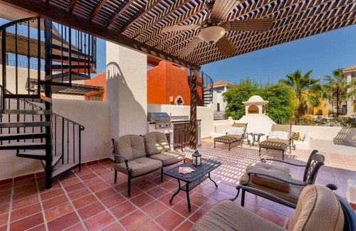 Nopolo House | Amazing 3 Bedrooms & 3 bathrooms home in Founders area.