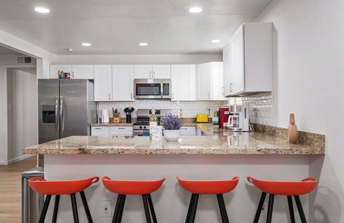 North Mountain House | Amazing 4-bed home with Golf, Pool & Hot-Tub!
