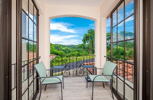 Coco House | Amazing 4-Bedroom Oasis in the Heart of Pacifico