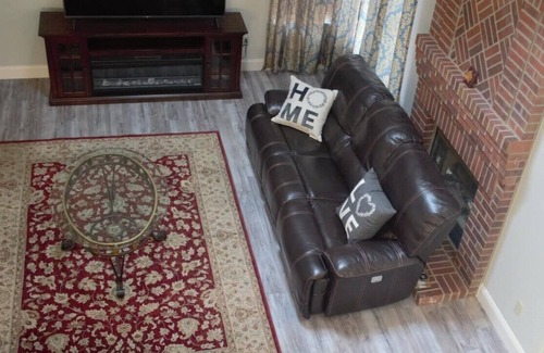 Westridge House | Amazing 4 Bedroom House with nice Backyard