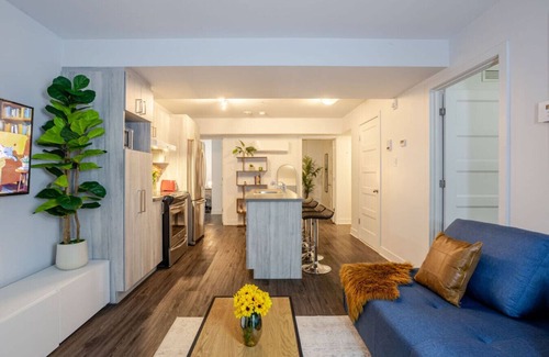 Griffintown Apartment | Amazing 4 Bedroom Unit in Downtown