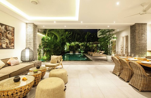 Drupadi Villa | Amazing 4 BR Villa in Central Seminyak, Modern, Immaculate, Great Location